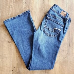 Women's American Eagle Super Stretch Medium Wash Bootcut Flare Blue Jeans Pants